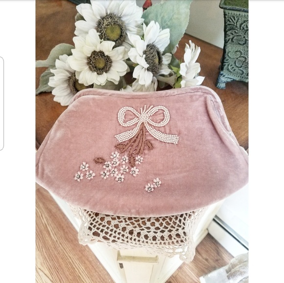 Modcloth Handbags - 1950's Pink embroidered clutch